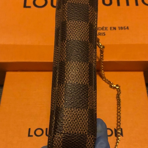 Louis Vuitton damier mini pochette - Picture 6 of 8